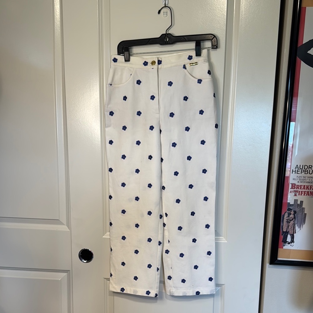 St. John sport by Marie gray White Pants with Navy Floral Design